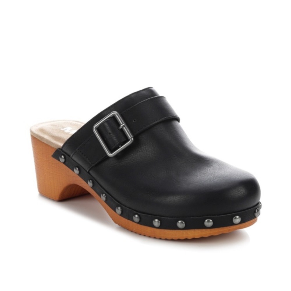 NWT MIA Clogs